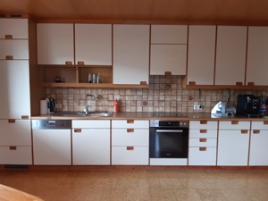 Küche mit Eckbank und Elektrogeräten Bild 4
