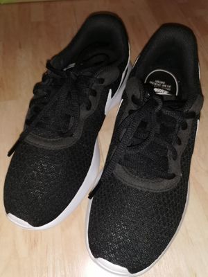 Nike Damen Sportswear Sneakers NEU Gr. 37,5 schwarz 812655-011 Bild 2