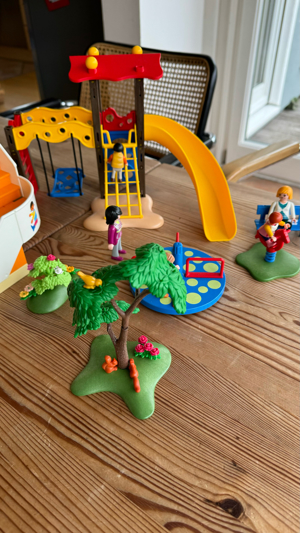 Playmobil Kindergarten 5567 mit Anbau 5570 und Spielplatz 5568 Bild 3