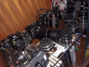 Sammlung analoger Kameras und anderer 