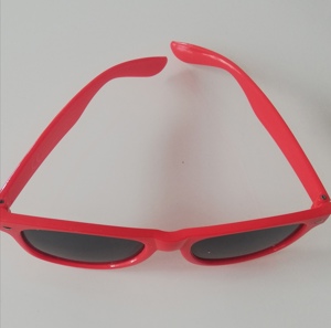 Sonnenbrille rot Bild 2