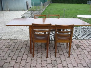 Tisch mit 4 Stühlen Bild 2