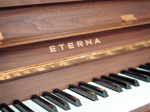 Eterna Klavier by Yamaha. Kostenlose Zustellung in ganz Vorarlberg (*)