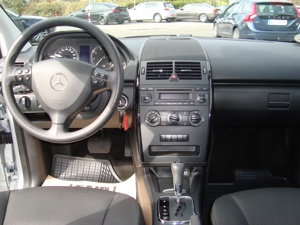 Nur 65.000 km Automatik Mercedes A180 A-edition !! BENZiNER !! Bild 7
