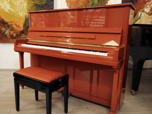 Young Chang Klavier in der Farbe Rot. Kostenlose Lieferung in ganz Vorarlberg (*) Bild 1