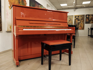 Young Chang Klavier in der Farbe Rot. Kostenlose Lieferung in ganz Vorarlberg (*) Bild 6