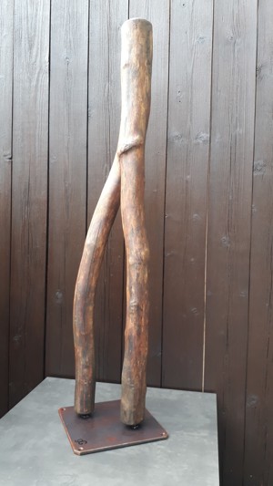 Holz-Skulptur "Baum, der aussieht wie eine gehende Person" Bild 2