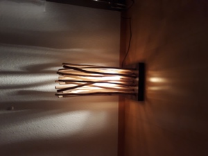 Holzskulptur mit Beleuchtung Bild 4