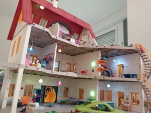 Playmobil Haus 4279 XXL mit Einrichtung "Versandkosten inklusive" Bild 3