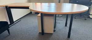 Schreibtisch mit Anstelltisch und Rollcontainer. SALE! Bild 3