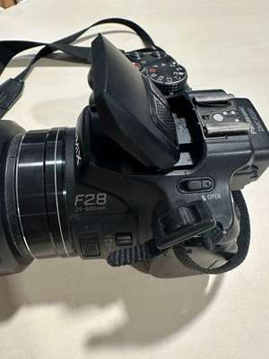 Panasonic - DMC-FZ200 12,1 MP Superzoom Full HD Digitalkamera 24 Fach opt. Zoom inkl. 64GB SD Card  Bild 2