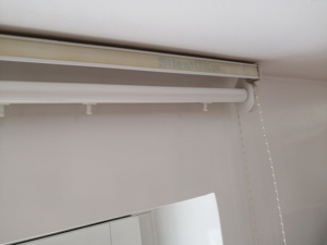  Vorhang-Raffstore, zwei Stück, je 35 Euro Bild 1