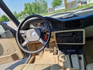 BMW E28 520 Automatic  Bild 2