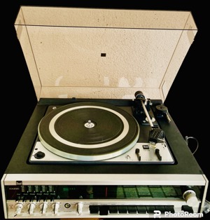 Plattenspieler DUAL mit Radio und integriertem Verstärker (HiFiAnlage) DUAL vintage 1970er Jahre