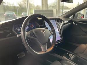 Tesla Model S 2016 Bild 11