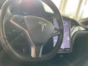 Tesla Model S 2016 Bild 13