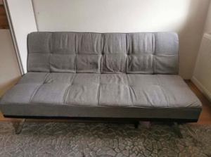 Möbel zu verkaufen (Bett mit Matratze ,Schrank, 2Teppich, Kommode   Sofe mit Bettfunktion  ,Schreibt Bild 3