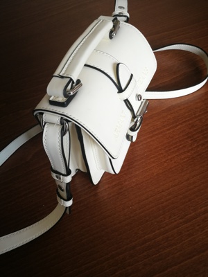 Armani Handtasche - klein, handlich und wenig verwendet Bild 4