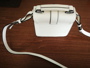 Armani Handtasche - klein, handlich und wenig verwendet Bild 2