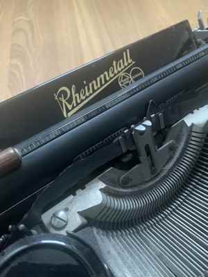 Sehr alte mechanische Schreibmaschine Rheinmetall-Borsig Bild 2