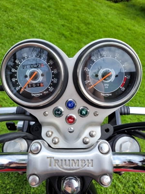 Triumph Bonneville T100 - SEHR WENIG KM Bild 3