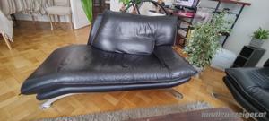 Dreiersitzer-Sofa und Chaiselounge aus schwarzem Leder