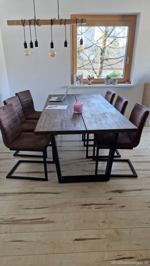 Schöner Esstisch aus Massivholz inkl. 6 Stühle. NP 2'500 EUR!