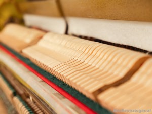 Hochwertiges Sautes Klavier in Gelb. Einzelstück ! Kostenlose Lieferung in ganz Vorarlberg (*) Bild 15