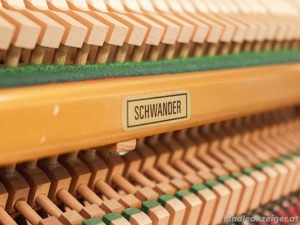 Hellas Klavier, in der Farbe Rot matt, Made in Finnland. Kostenlose Lieferung in ganz Vorarlberg (*) Bild 2