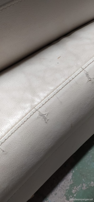Weisse Leder Couch, gute Substanz, deutliche Gebrauchsspuren