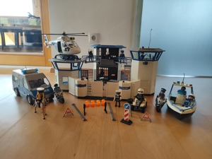 Playmobil Polizeistation mit Hubschrauber, Van und mehr Bild 2