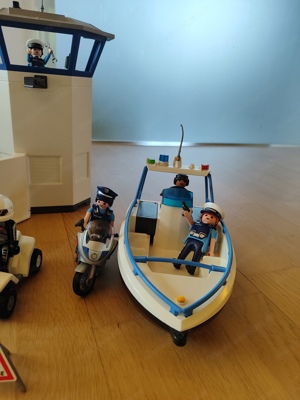 Playmobil Polizeistation mit Hubschrauber, Van und mehr Bild 4