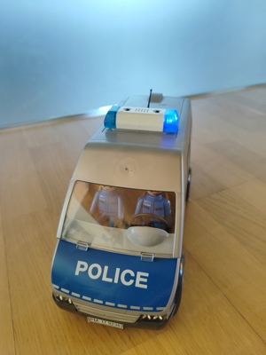 Playmobil Polizeistation mit Hubschrauber, Van und mehr Bild 8