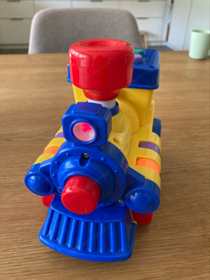 Spielzeug Lokomotive mit Sounfffekten Bild 2