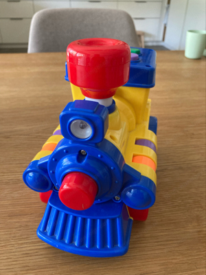 Spielzeug Lokomotive mit Sounfffekten Bild 4