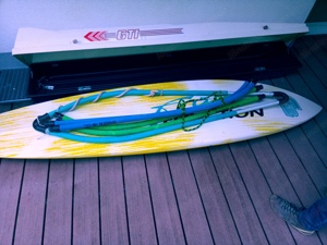 Sportliche, komplette Surfboard Ausrüstung mit Dachbox Bild 2