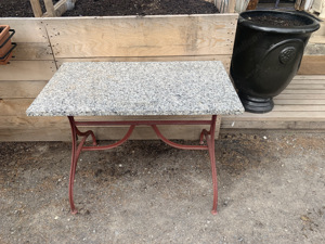 Gartentisch, Gusseisen massiv mit massiver Granitplatte