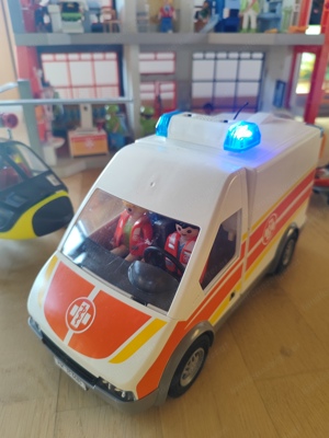Playmobil Rettung mit Krankenhaus  Bild 2