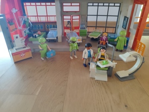 Playmobil Rettung mit Krankenhaus  Bild 5