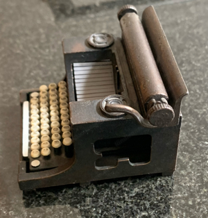 Miniatur Vintage Schreibmaschine Bleistiftspitzer Bild 3