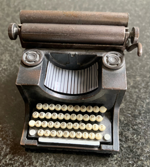 Miniatur Vintage Schreibmaschine Bleistiftspitzer Bild 1