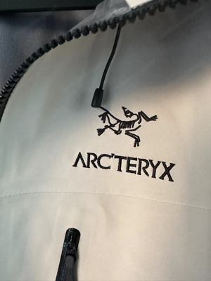 Arc teryx  Einen Anzug   einen Mantel Bild 2