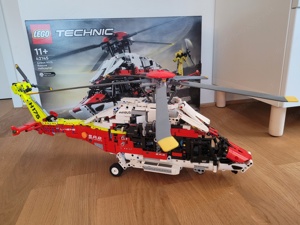 Lego Technic Airbus H175 Hubschrauber 42145 Bild 2