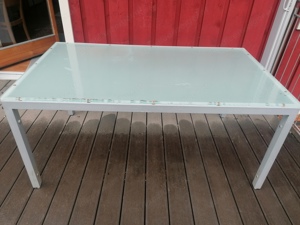 Verschenken Tisch mit Glasplatte (Gartentisch) ideal für den Sommer