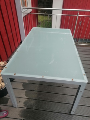 Tisch mit Glasplatte (Gartentisch) ideal für den Sommer Bild 2