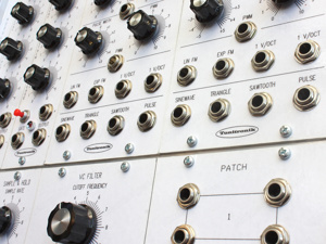 Tonitronik Modularsystem (Analoger Synthesizer) mit MIDI-Interface Bild 6