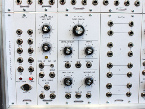 Tonitronik Modularsystem (Analoger Synthesizer) mit MIDI-Interface Bild 4
