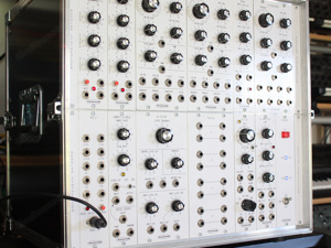 Tonitronik Modularsystem (Analoger Synthesizer) mit MIDI-Interface Bild 1