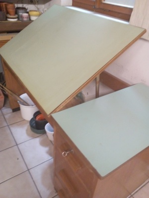 Retro-Schreibtisch aus Holz, mit stufenlos verstellbarer Arbeitsplatte