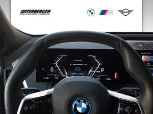 BMW iX xDrive40 I20 Sportpaket BW Surround Head-Up Bild 9